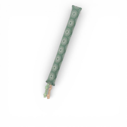 Salbei Gruene Baby-Kaustange aus Baumwolle mit Sonnenmuster, nachhaltige Zahnungshilfe für Babys.